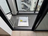 プライムブリス森下スタジオ 採光たっぷりの玄関ポーチから見た開放的な空間