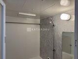 プライムブリス森下スタジオ グレー系パネル張りの落ち着いた印象のシャワールーム