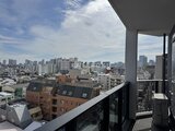 プライムブリス森下スタジオ バルコニーから見た街並みと青空が広がる眺望
