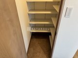 プライムブリス森下スタジオ 可動棚付きのゆとりのある玄関収納