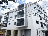 ブランシエスタ品川大井町パークエッジ 白を基調とした近代的な外観の4階建て建物
