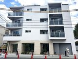 ブランシエスタ品川大井町パークエッジ 白を基調としたモダンなデザインの4階建て集合住宅の外観
