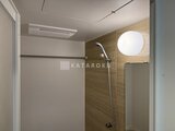 ブランシエスタ品川大井町パークエッジ 木目調タイルと円形照明が落ち着いた雰囲気のバスルーム
