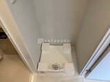 ブランシエスタ品川大井町パークエッジ 洗濯パンと室内干し機を備えた洗濯機置き場