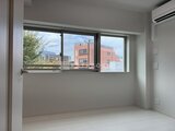ブランシエスタ品川大井町パークエッジ 大きな窓から周辺の街並みが見える明るいワンルーム