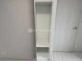 ブランシエスタ品川大井町パークエッジ 明るい空間に設置された白い壁面収納の様子