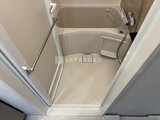 ブランシエスタ品川大井町パークエッジ 明るい浴室空間、洗い場と浴槽が配置されたユニットバス