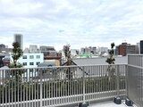 ブランシエスタ品川大井町パークエッジ 開放的なバルコニーから見た都心の街並みと空