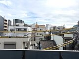 ブランシエスタ品川大井町パークエッジ 屋上から見た都市風景と周辺建物群の開放的な眺望