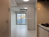 ブランシエスタ品川大井町パークエッジ 明るい印象のキッチンからリビングへ続く開放的な空間