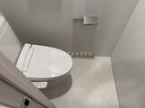 ブランシエスタ品川大井町パークエッジ 白を基調とした落ち着いた印象のトイレ空間
