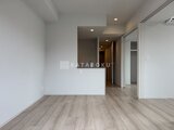ブランシエスタ品川大井町パークエッジ 明るい印象のリビングダイニングと開放的なキッチンカウンター