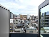 ブランシエスタ品川大井町パークエッジ 開放的な窓から街並みを望むバルコニーの景観