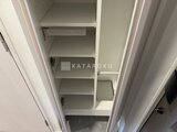 ブランシエスタ品川大井町パークエッジ 棚板が4段ある清潔感のある玄関収納の内部