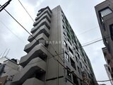 ドゥーエ銀座イースト3 低層階から最上階へ段々状に広がるバルコニーの建物外観