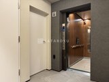 ドゥーエ銀座イースト3 エレベーターホール及び廊下の明るい落ち着いた雰囲気
