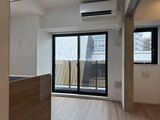 ドゥーエ銀座イースト3 明るい採光が入るバルコニー付きのリビングダイニング