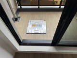 ドゥーエ銀座イースト3 玄関から室内へと続く、明るい木目調フロアの様子