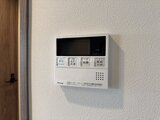 デュオフラッツ浅草田原町ネスト 壁に取り付けたRinnaiの給湯器リモコン