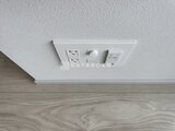 デュオフラッツ浅草田原町ネスト 天井に設置されたコンセントと照明スイッチ