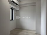 デュオフラッツ浅草田原町ネスト エアコン完備のシンプルで明るい洋室