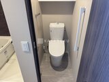 デュオフラッツ浅草田原町ネスト 落ち着いた配色の独立したトイレ空間