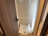 デュオフラッツ浅草田原町ネスト 明るい洗面室と清潔感のあるトイレスペース