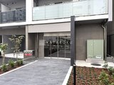 アーバネックス住吉 モダンな建物のエントランスホール