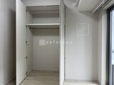 アーバネックス住吉 白を基調とした開放感のあるクローゼット空間
