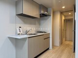 アーバネックス住吉 ガスコンロとシンク付きのコンパクトなキッチン空間