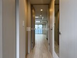 アーバネックス住吉 廊下から見たリビングへの開放的な間取りの様子