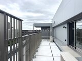 アーバネックス住吉 開放的なバルコニーから都市風景を望める空間