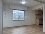 アーバネックス住吉 大きな窓から採光に恵まれた、開放的なリビングダイニング空間