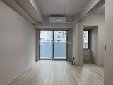 アーバネックス住吉 明るい光が入るリビングダイニングと玄関の開放的な空間