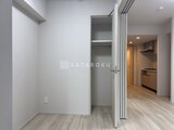 アーバネックス住吉 明るいLDKから続く廊下と奥のキッチンが見える開放的な間取り