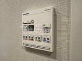アーバネックス住吉 浴室換気乾燥機の操作パネルが壁に取り付けられた状態