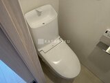 ドゥーエ両国5 白を基調とした清潔感のあるトイレ空間