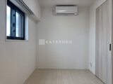 ドゥーエ両国5 エアコン完備で明るい洋室の床から天井まで見た空間