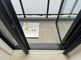 ドゥーエ両国5 明るい採光を取り入れるバルコニーの様子