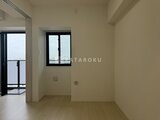 ドゥーエ両国5 明るい採光の洋室と前面バルコニーを備えた居住空間