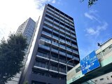 ザ・パークハビオSOHO高田馬場テラス 青空を背景にした建物外観と周辺施設の様子