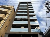 デュオメゾン品川戸越 下から見上げた開放的なバルコニー付きの建物外観