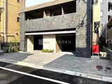 デュオメゾン品川戸越 濃いグレーのタイル貼りで統一されたモダンな建物外観