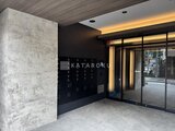 デュオメゾン品川戸越 モダンなデザインのエントランスホール