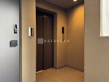 デュオメゾン品川戸越 温かみのある壁色のエレベーターホール