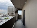 デュオメゾン品川戸越 開放的なバルコニーから市街地を望める共用廊下