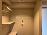 デュオメゾン品川戸越 明るい照明の落ち着いた色合いのキッチンスペース