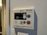デュオメゾン品川戸越 壁に設置されたノーリツの給湯器コントロールパネル