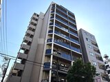 アーバンパーク日暮里2 青い分譲マンションの建物外観と周辺街並みを映した景観