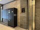 アーバンパーク日暮里2 落ち着いた色調のタイル張りエントランスホール